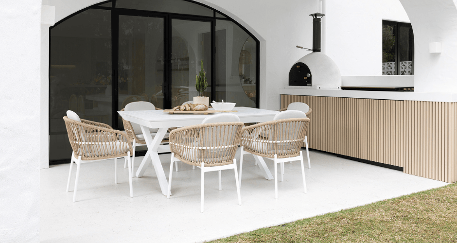 Maximize Your Outdoor Space with these Extendable Dining Tables - Lume Outdoor Living