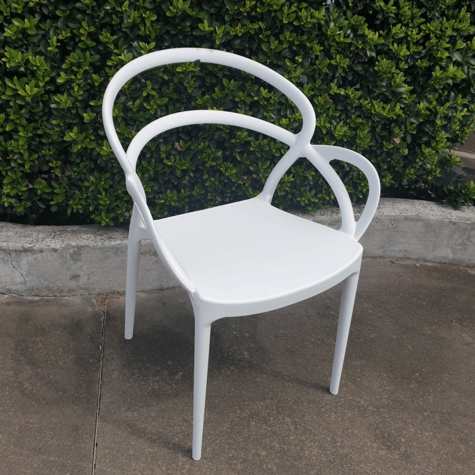 Daffodil Table with Mila Armchairs, 3 piece Outdoor Dining Setting