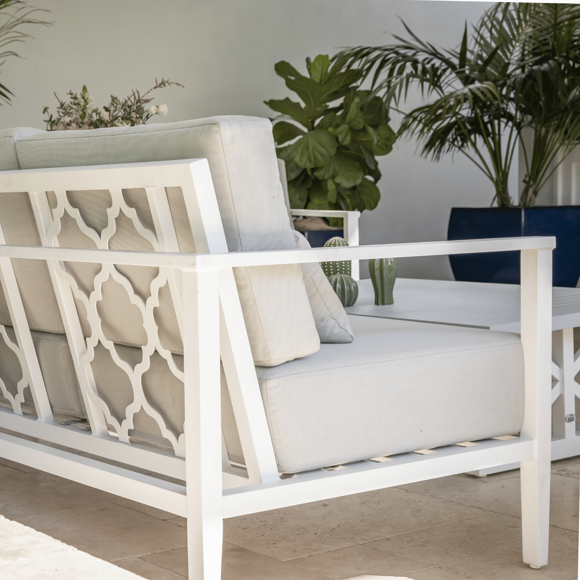 Chesapeake Outdoor Two-seater Lounge Chair - White