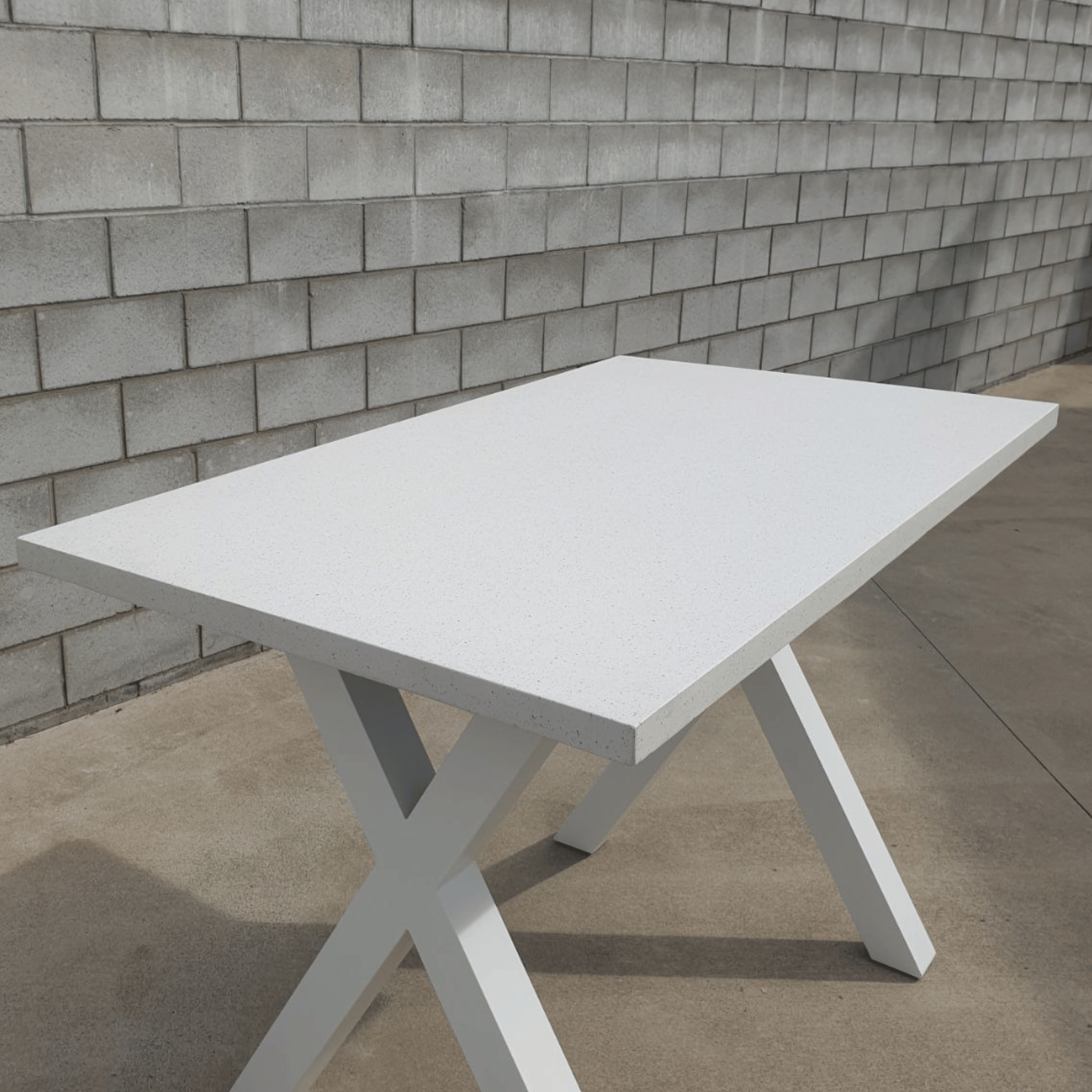 Switch GRC Outdoor Bar Table Terrazzo-look
