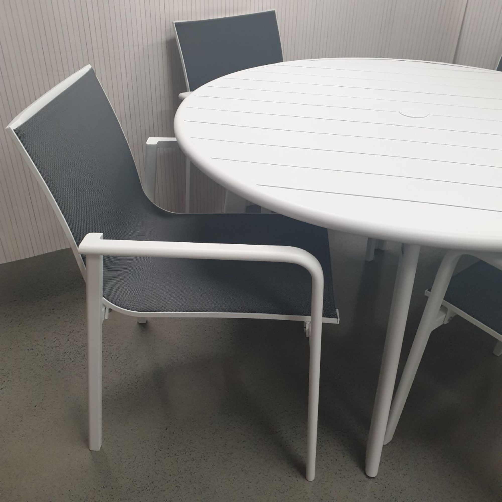 Avignon 120cm Round Dining Table - White