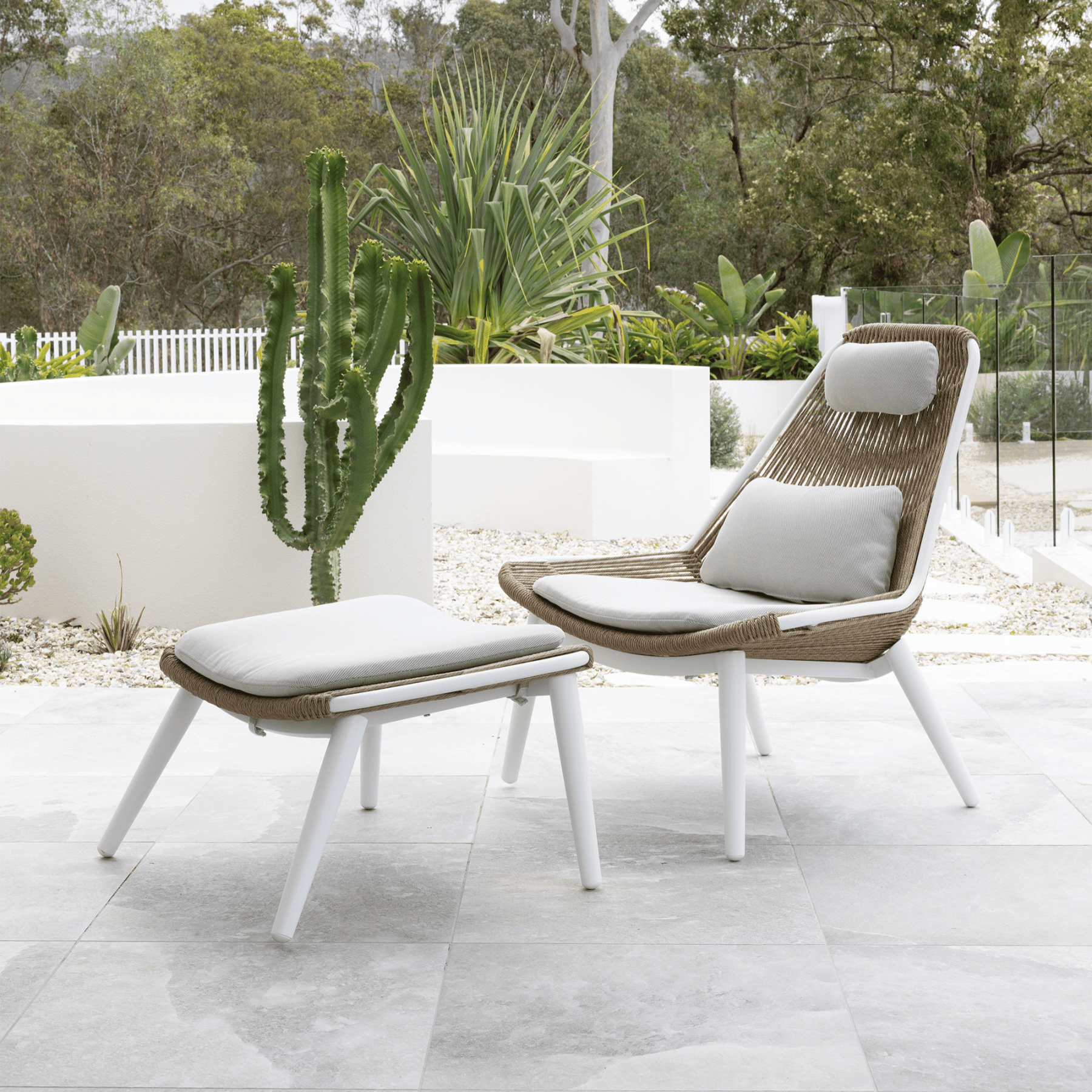 6 Most Comfortable Outdoor Chairs to Unwind at Home - Lume Outdoor Living