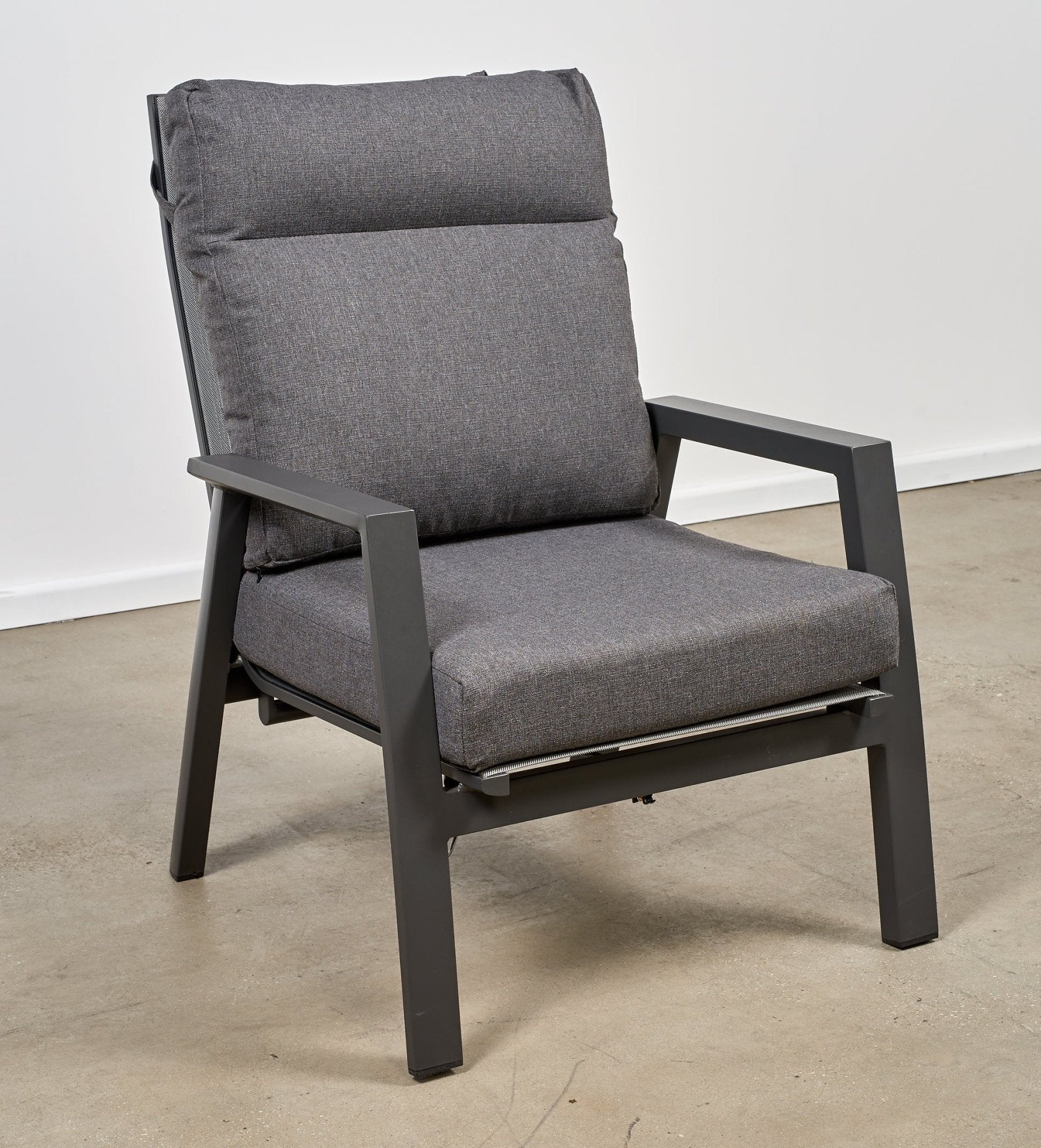 Single Lounge Chairs