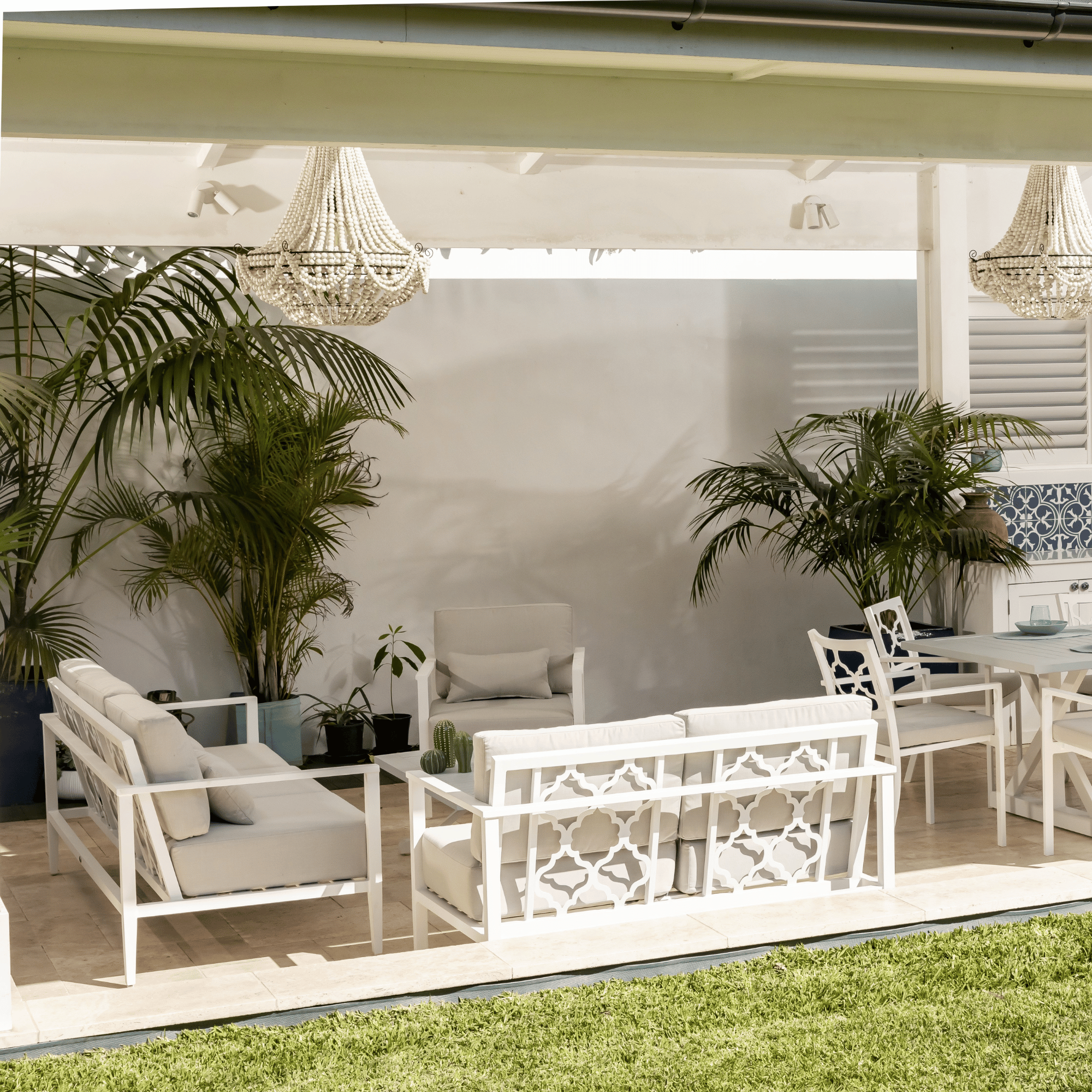 Chesapeake Outdoor Two-seater Lounge Chair - White