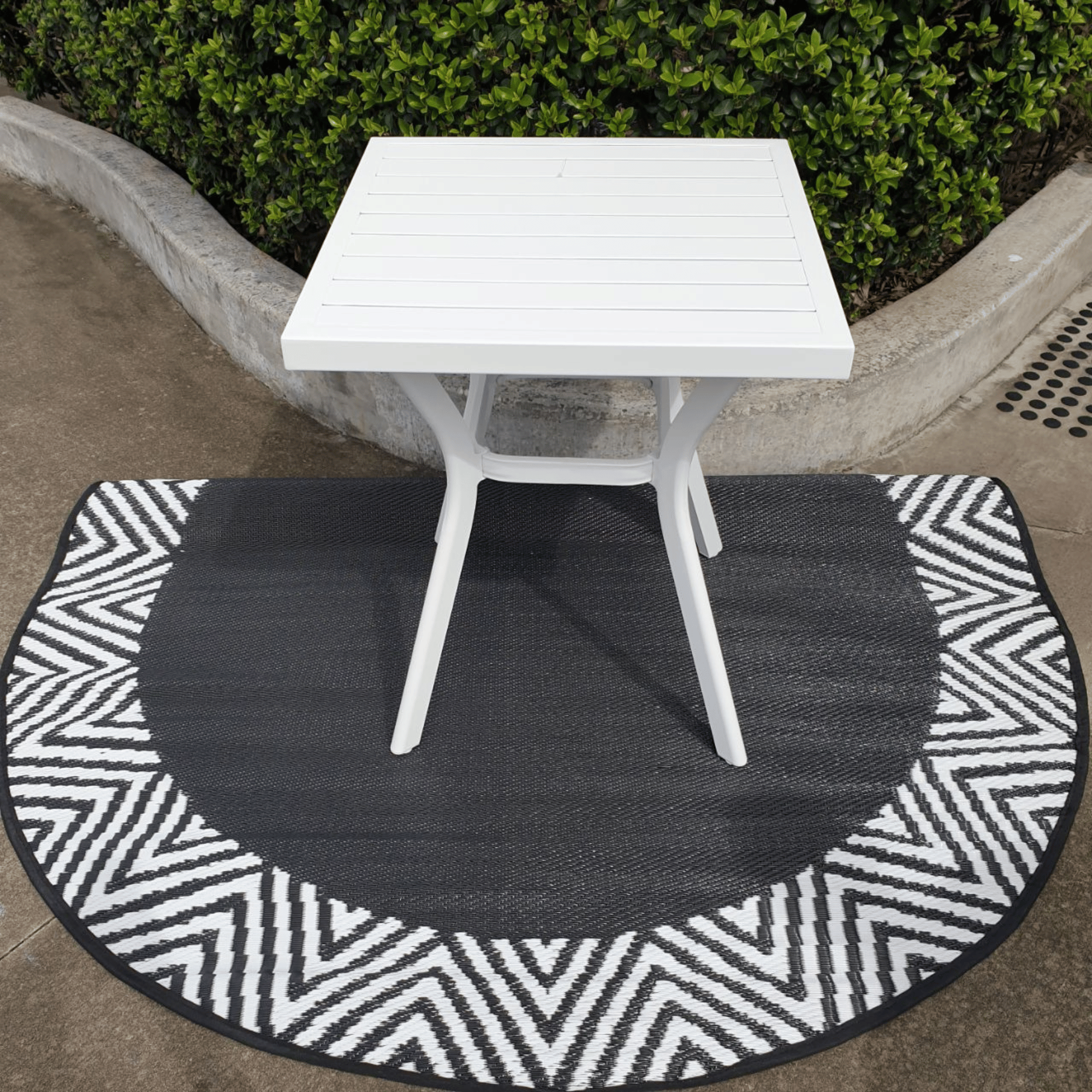 Daffodil Table with Florida Chairs, 3 piece Outdoor Dining Setting