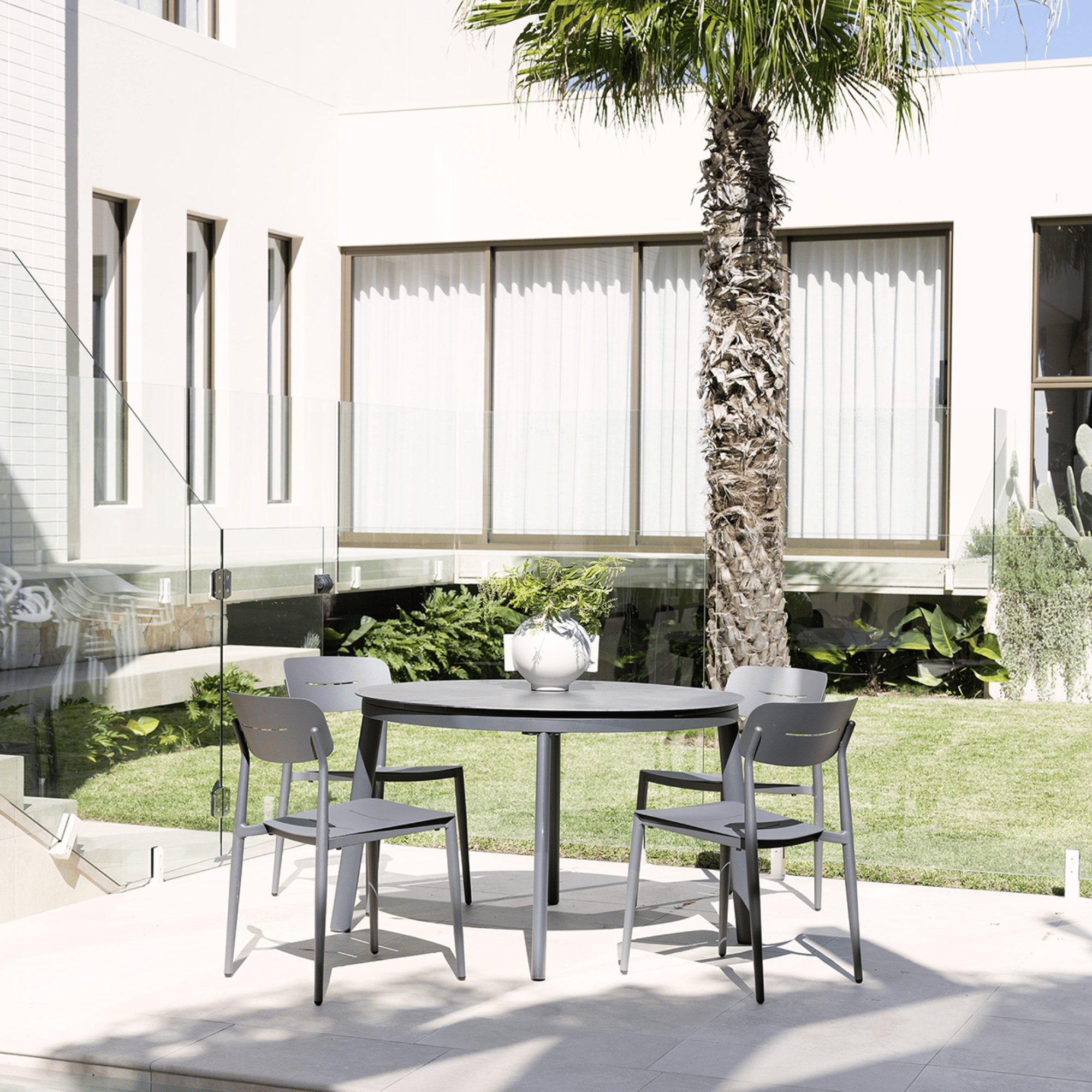 Cozy Extendable Table with Leon Chairs - 5 piece Outdoor Dining Setting