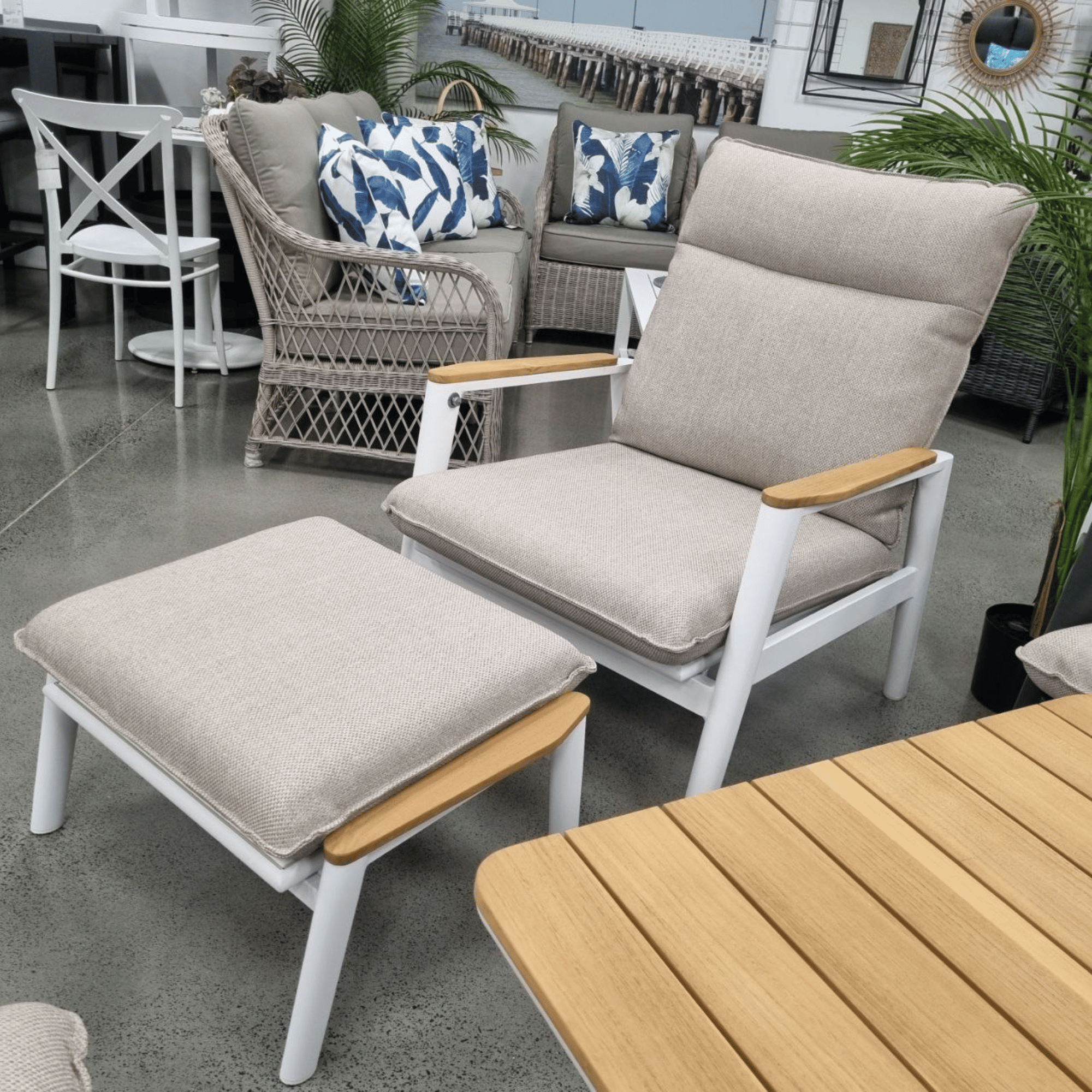 Pinehurst Single Recliner with Ottoman - 2piece Outdoor Lounge