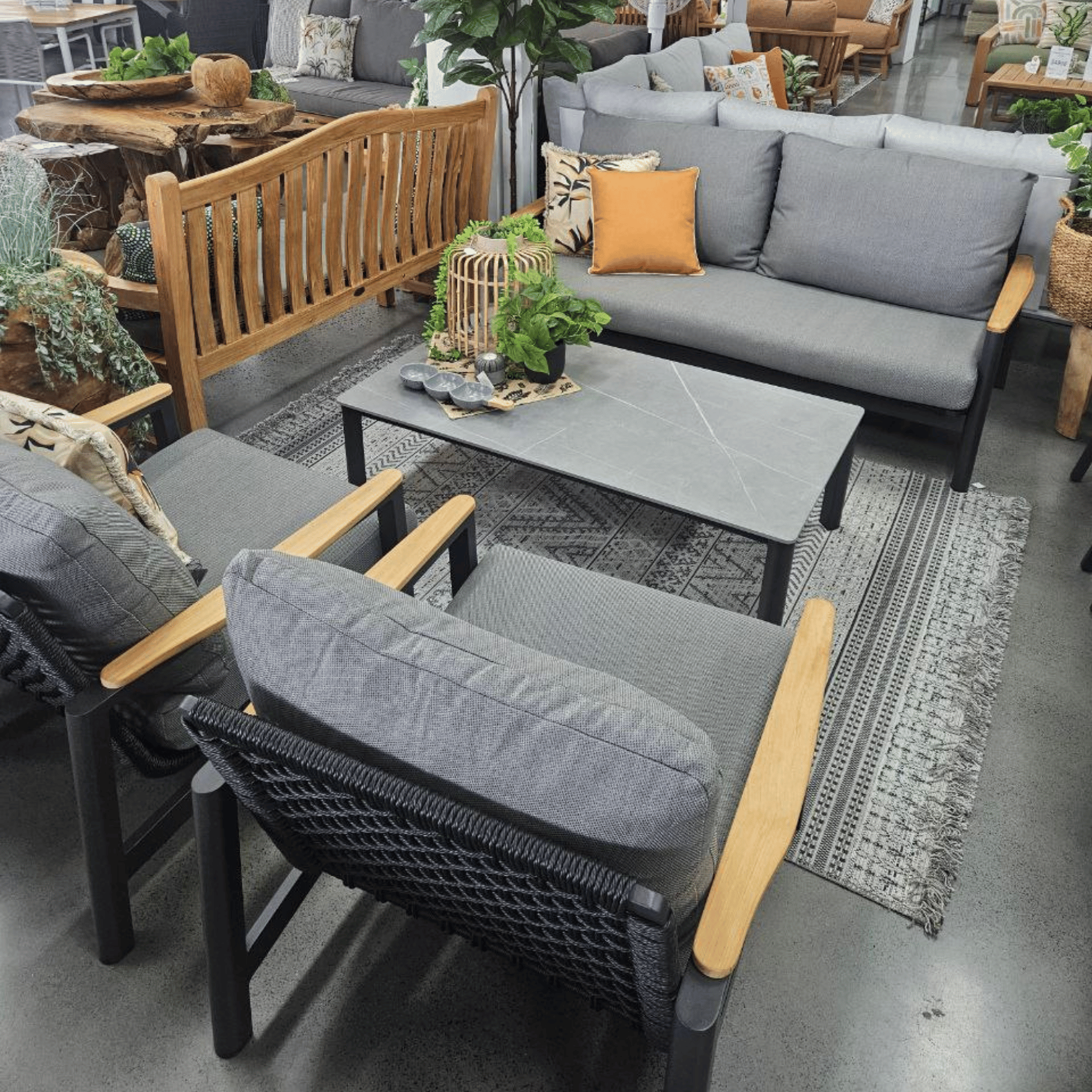 Reyne Charcoal 4-piece Outdoor Lounge Setting