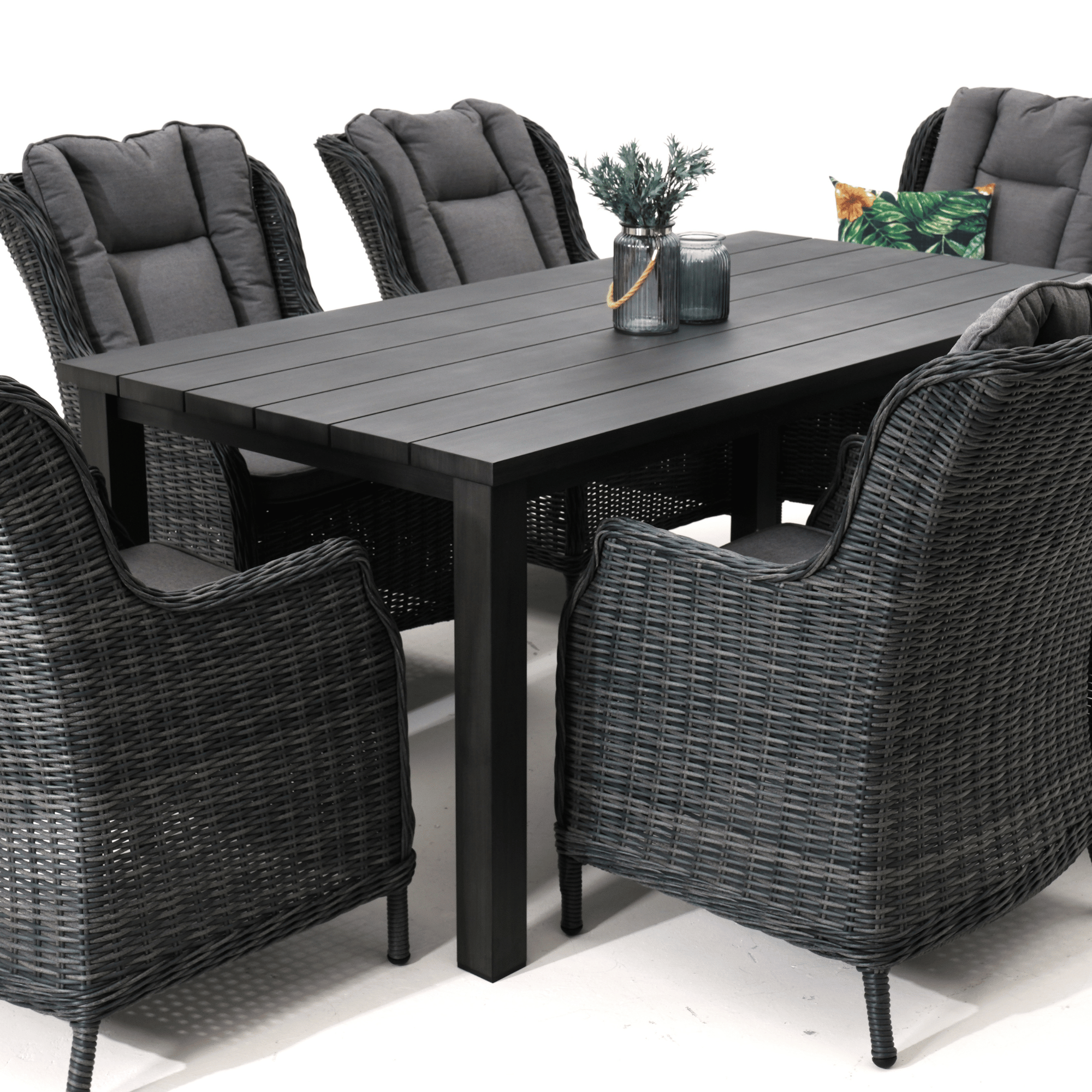 Sandy Bay Dining Table with San Jose Wicker Chairs 7‑piece Outdoor Wicker Dining Set - Castle Grey