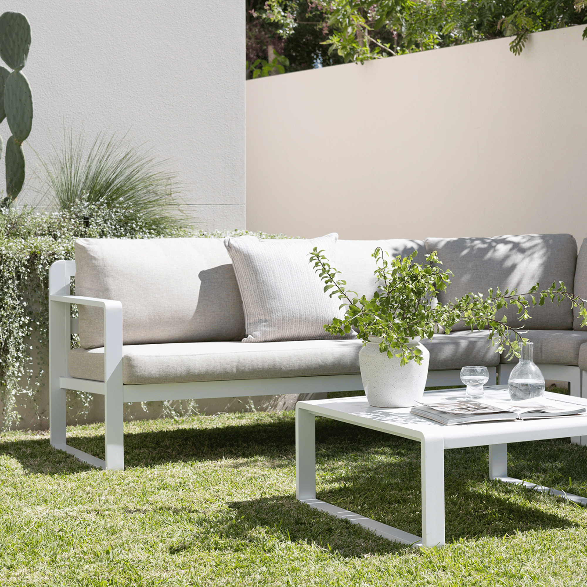 Santiago Outdoor Corner Lounge White/Natural