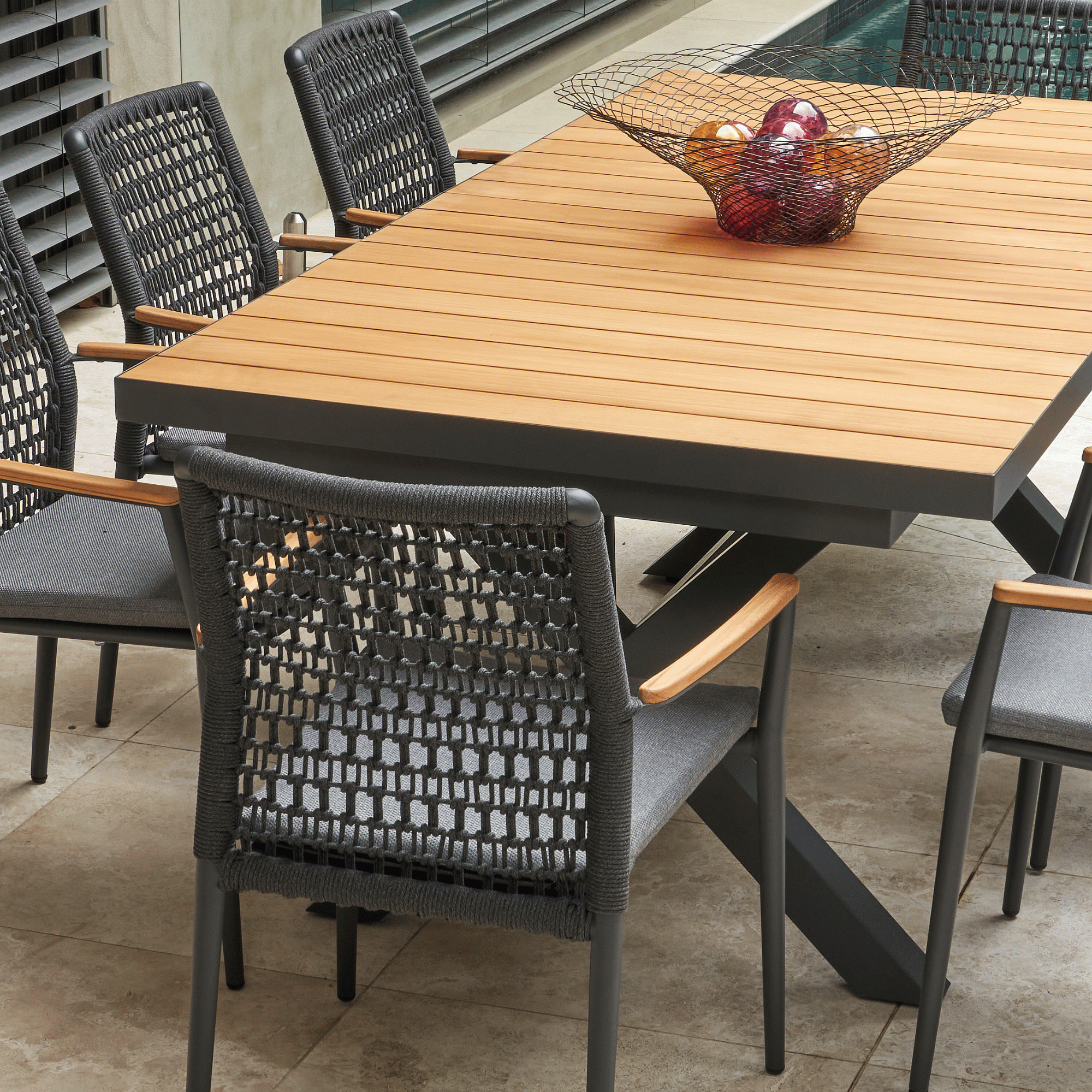 Santiago Premium Extendable Table & 8 Addis Rope Chairs - Outdoor Dining Setting