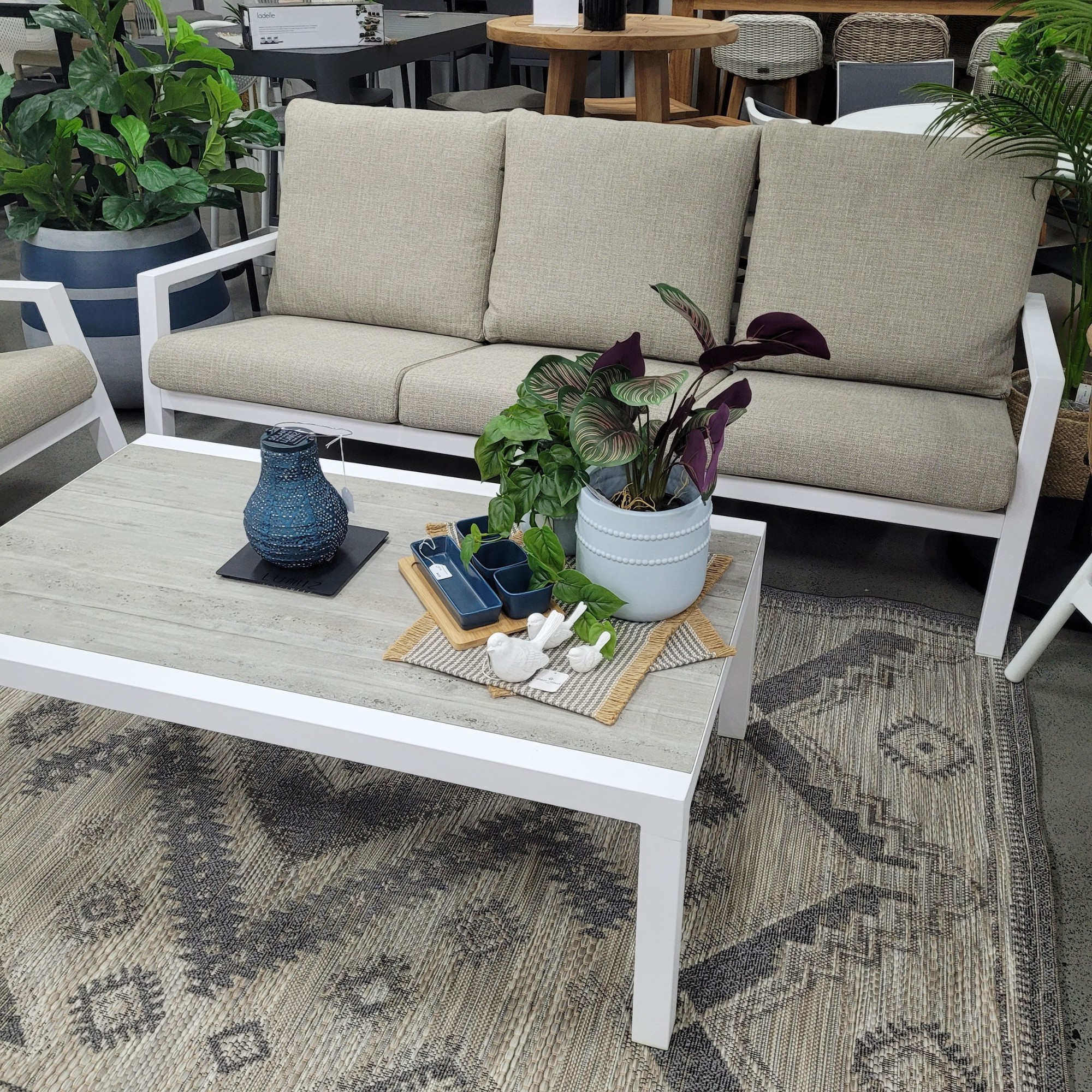 Venus 4-piece Outdoor Lounge Setting - White/Oatmeal