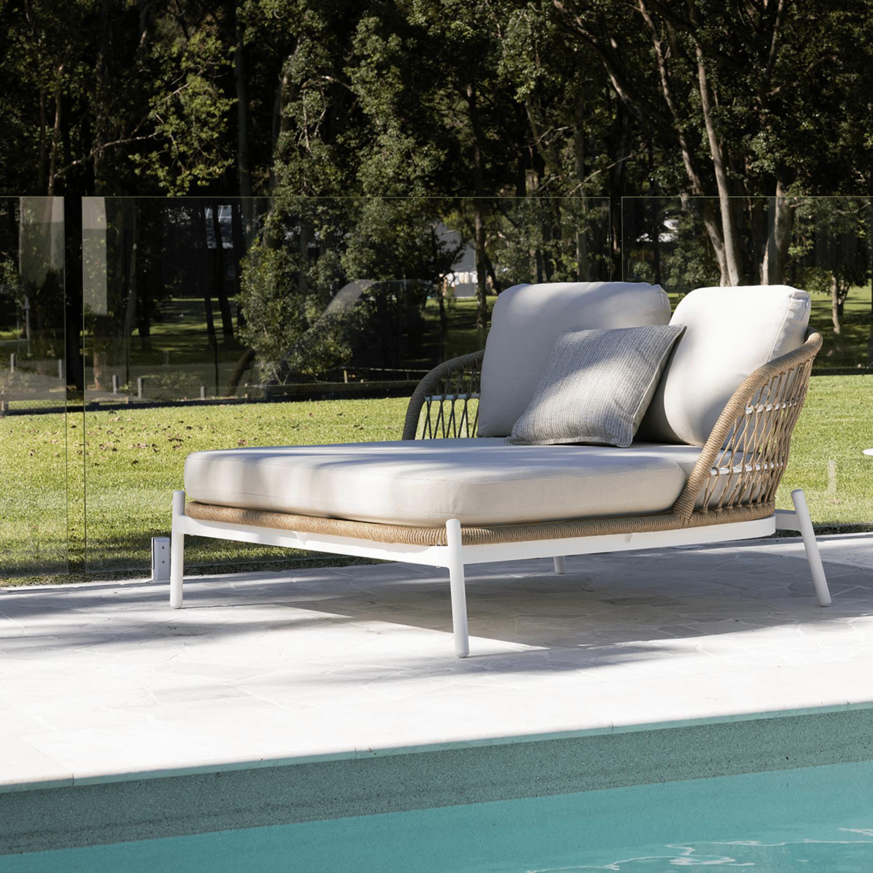 Amalfi outdoor daybed - white coconut - Lume Outdoor Living