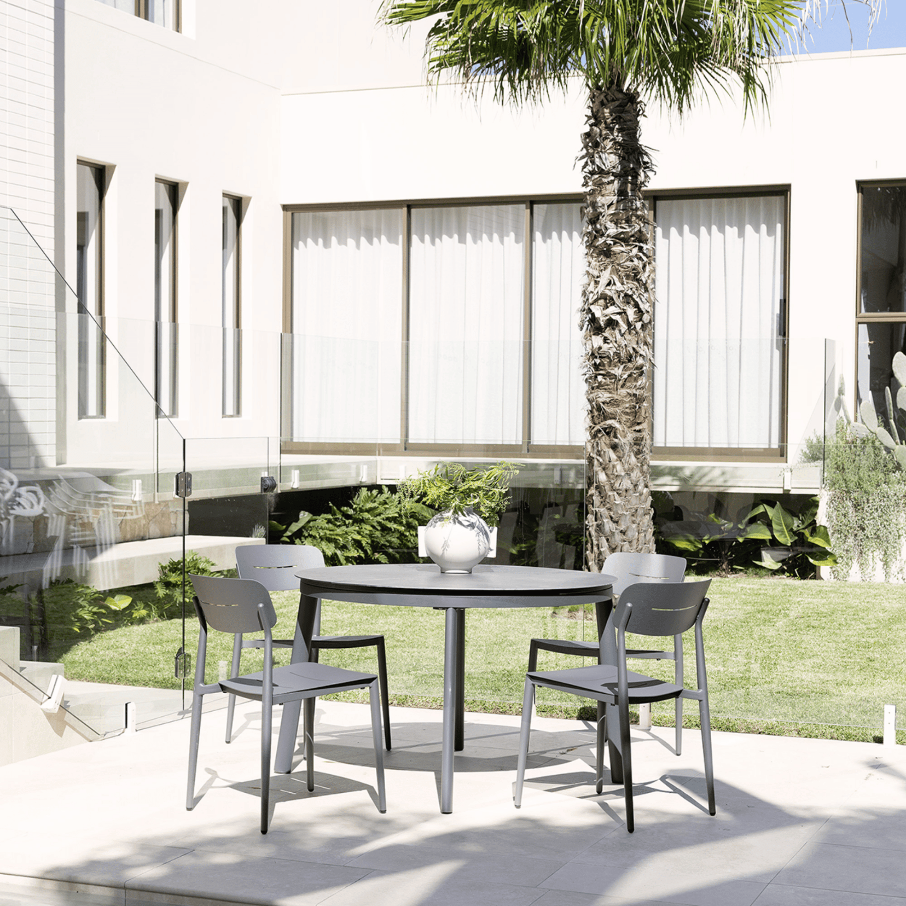 Cozy Extendable Table with Leon Chairs - 5 piece Outdoor Dining Setting - Lume Outdoor Living