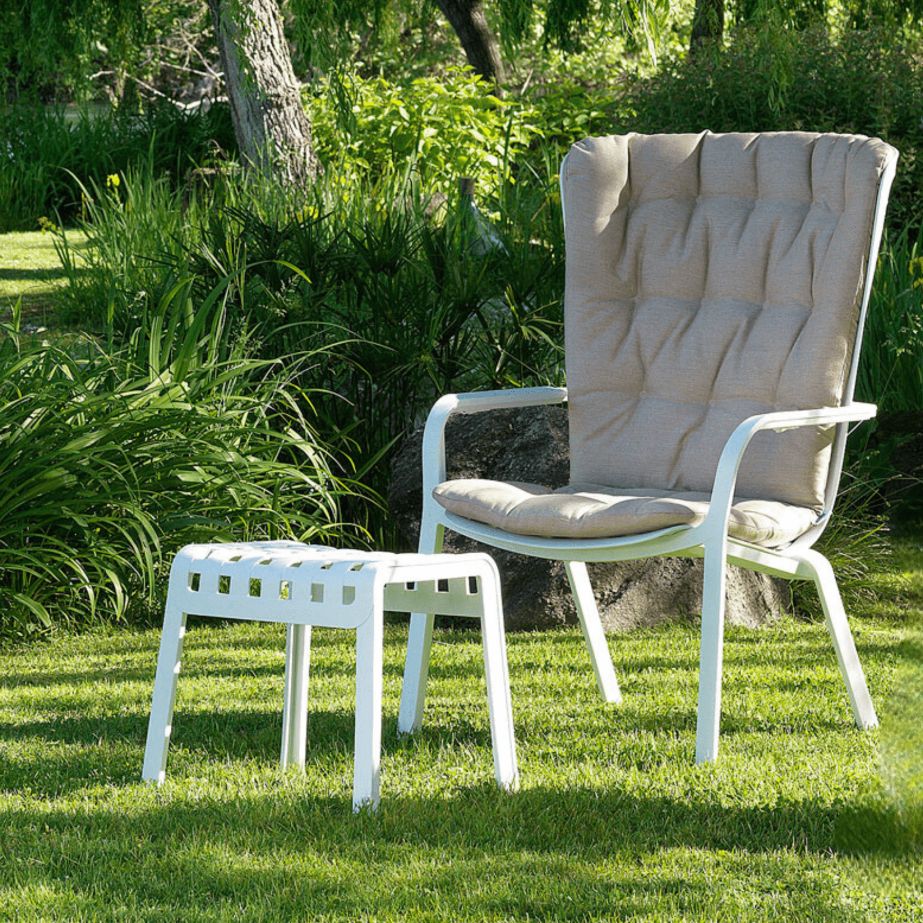 Folio high - back chair with cushion by Nardi - 6 colour combinations - outdoor lounge chair - Lume Outdoor Living