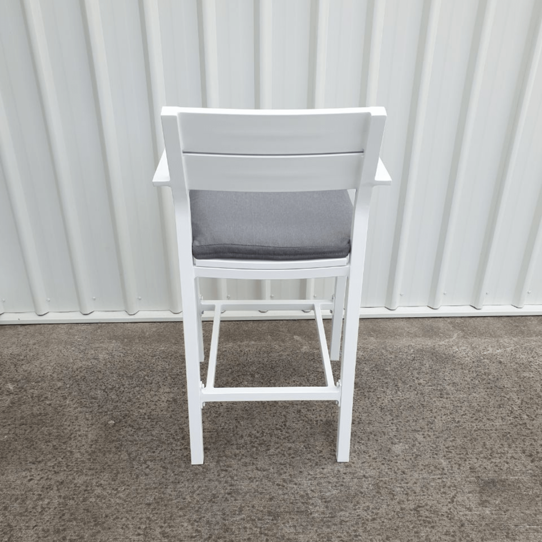 Glide Aluminium Bar Chair with cushion - white - Lume Outdoor Living