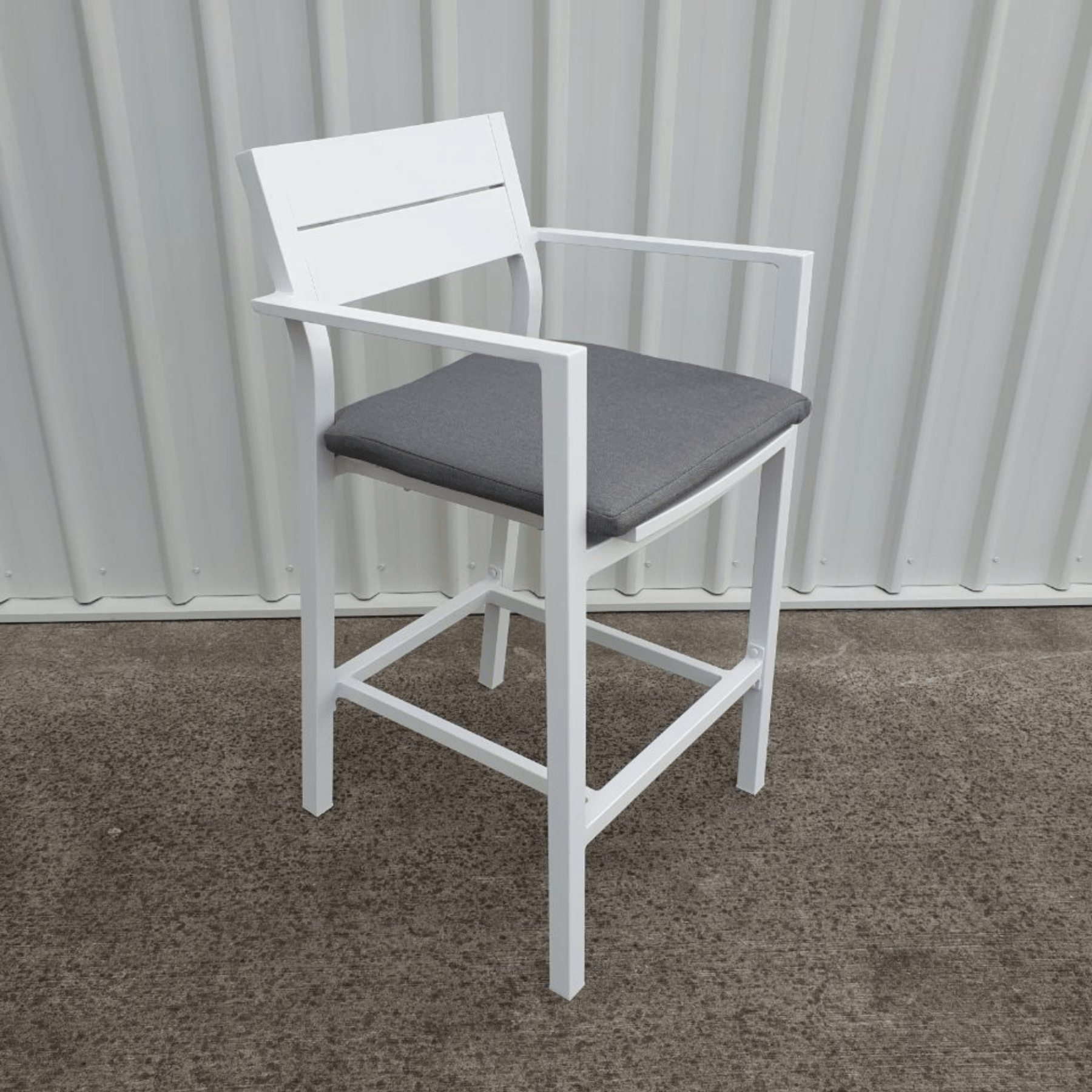 Glide Aluminium Bar Chair with cushion - white - Lume Outdoor Living