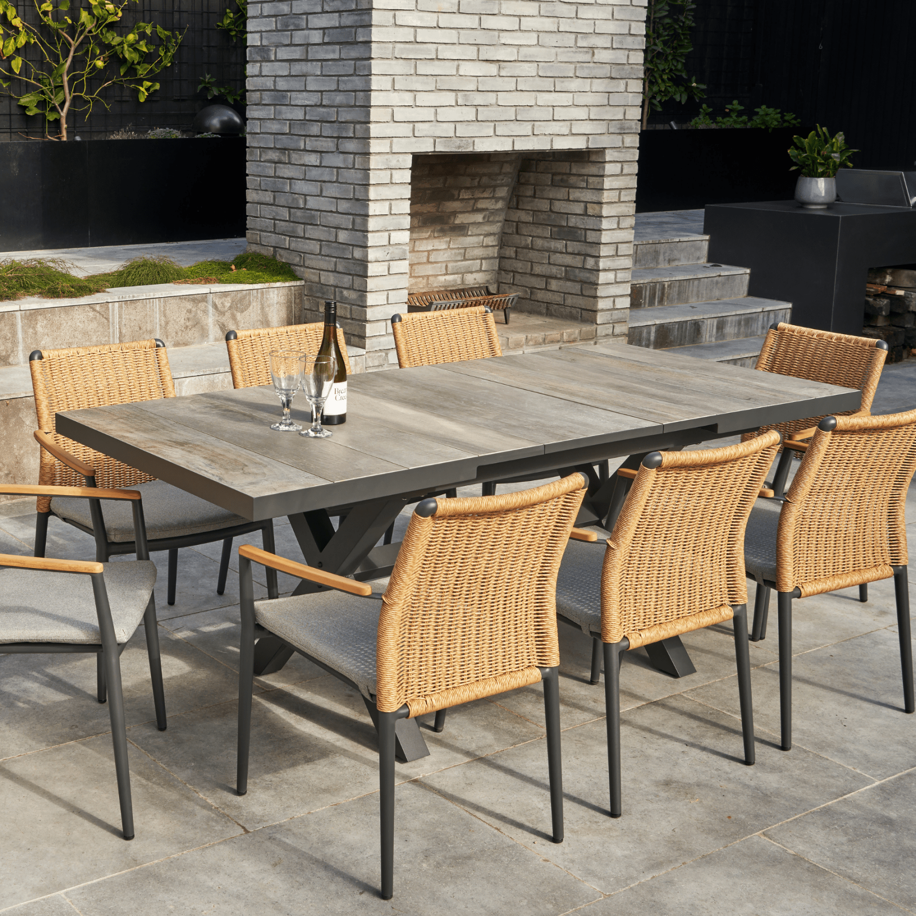 Memphis Wye Extendable Outdoor Dining Table 165 - 205cm charcoal/wood - look - Lume Outdoor Living