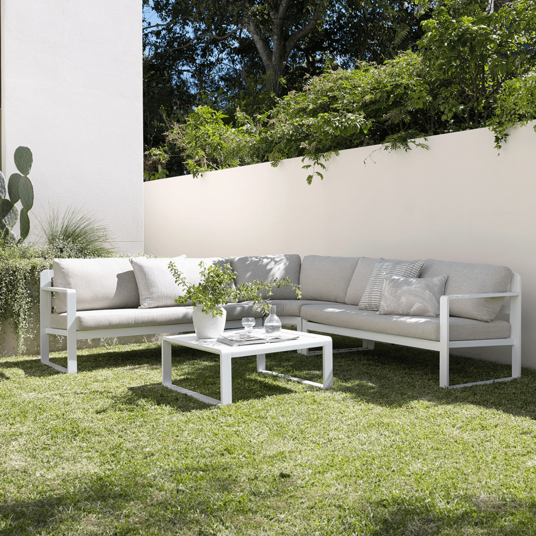 Santiago Outdoor Corner Lounge White/Natural - Lume Outdoor Living