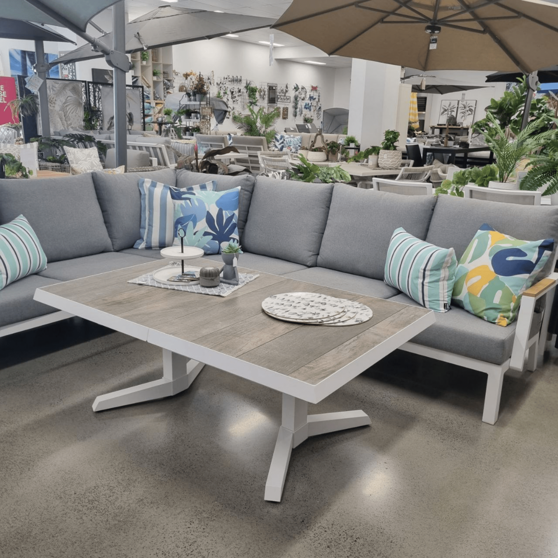 Torquay height - and - width adjustable dining table - extendable table white/wood - look - Lume Outdoor Living