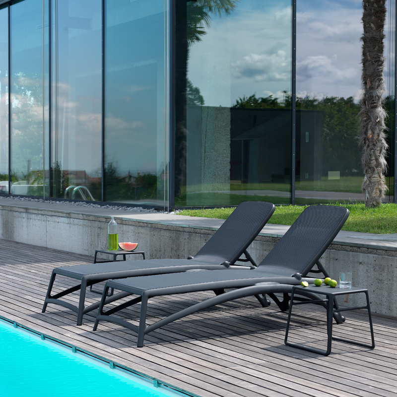 Atlantico by Nardi is a sunlounge with a fiberglass frame