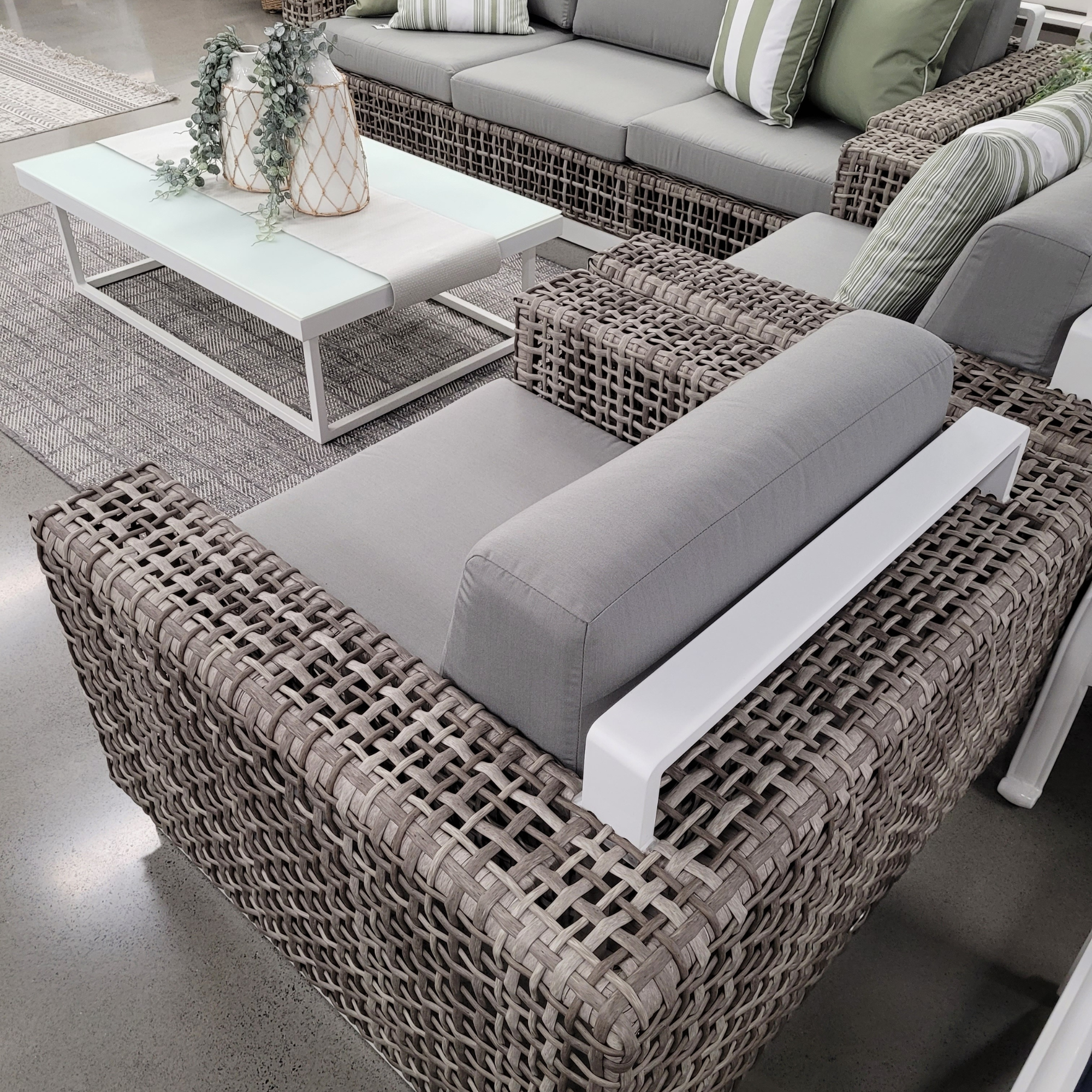 Atlanta wicker lounge - 5 piece outdoor lounge set