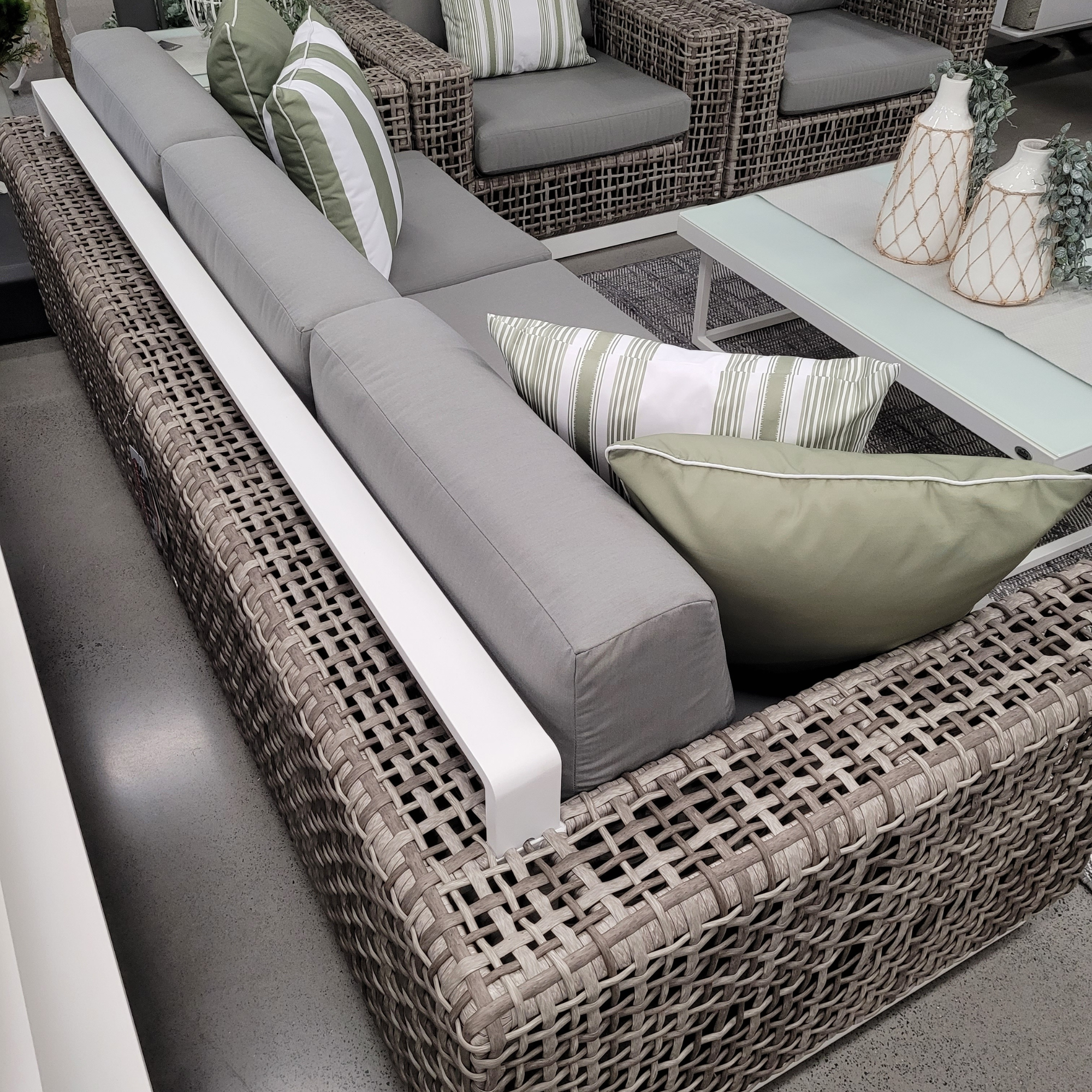 Atlanta wicker lounge - 5 piece outdoor lounge set