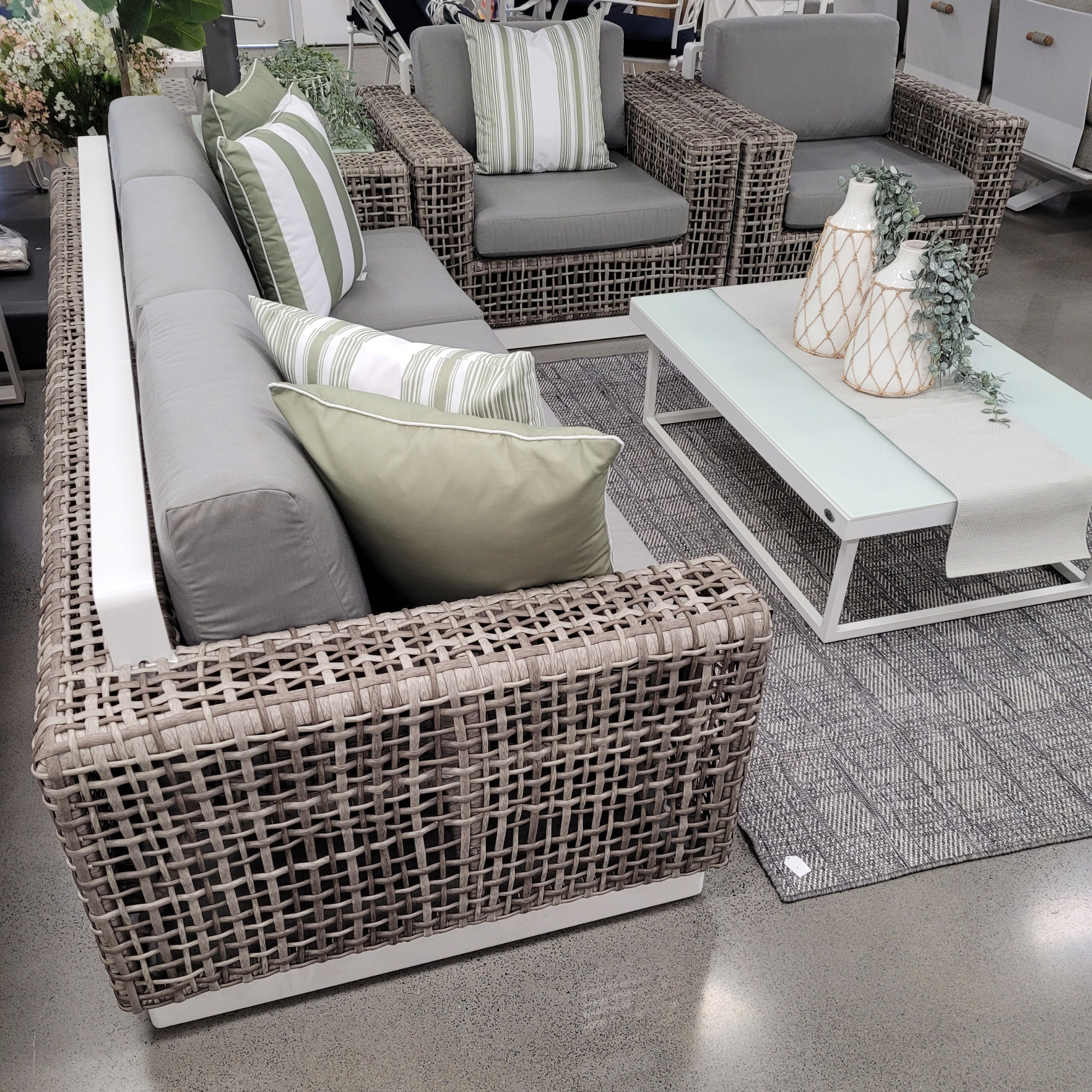 Atlanta wicker lounge - 5 piece outdoor lounge set