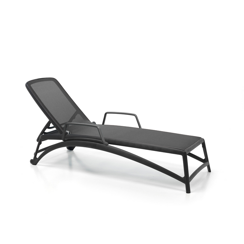 Atlantico by Nardi is a sunlounge with a fiberglass frame
