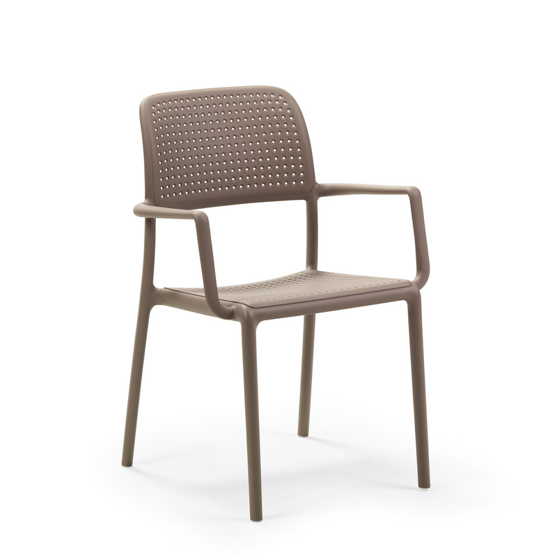 Lightweight and cool, the Bora armchair by Nardi is a comfortable fiberglass resin chair with armrests, with a seamless tubular frame and rounded profile, perfect for the outdoors.