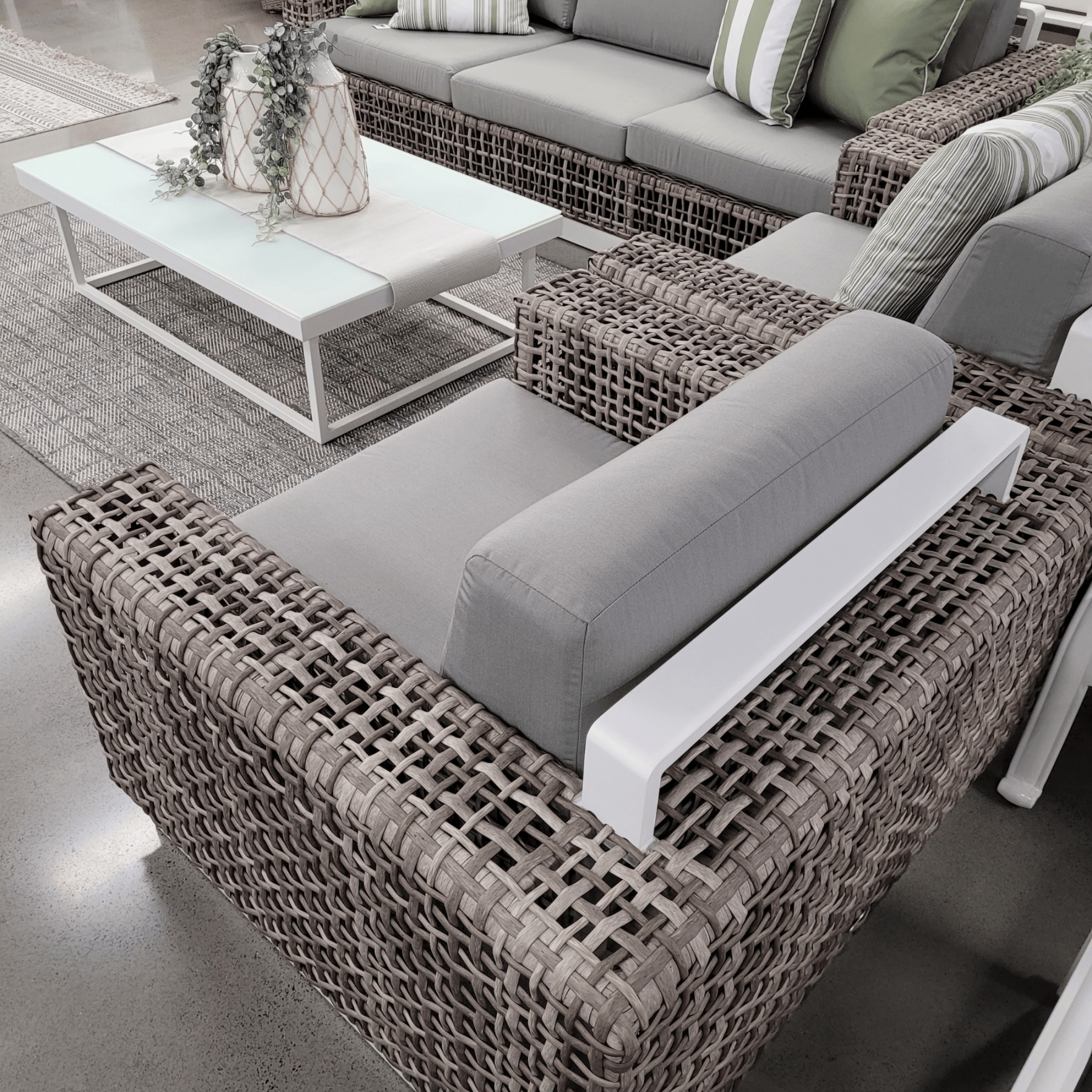 Atlanta wicker lounge - 5 piece outdoor lounge set - Lume Outdoor Living