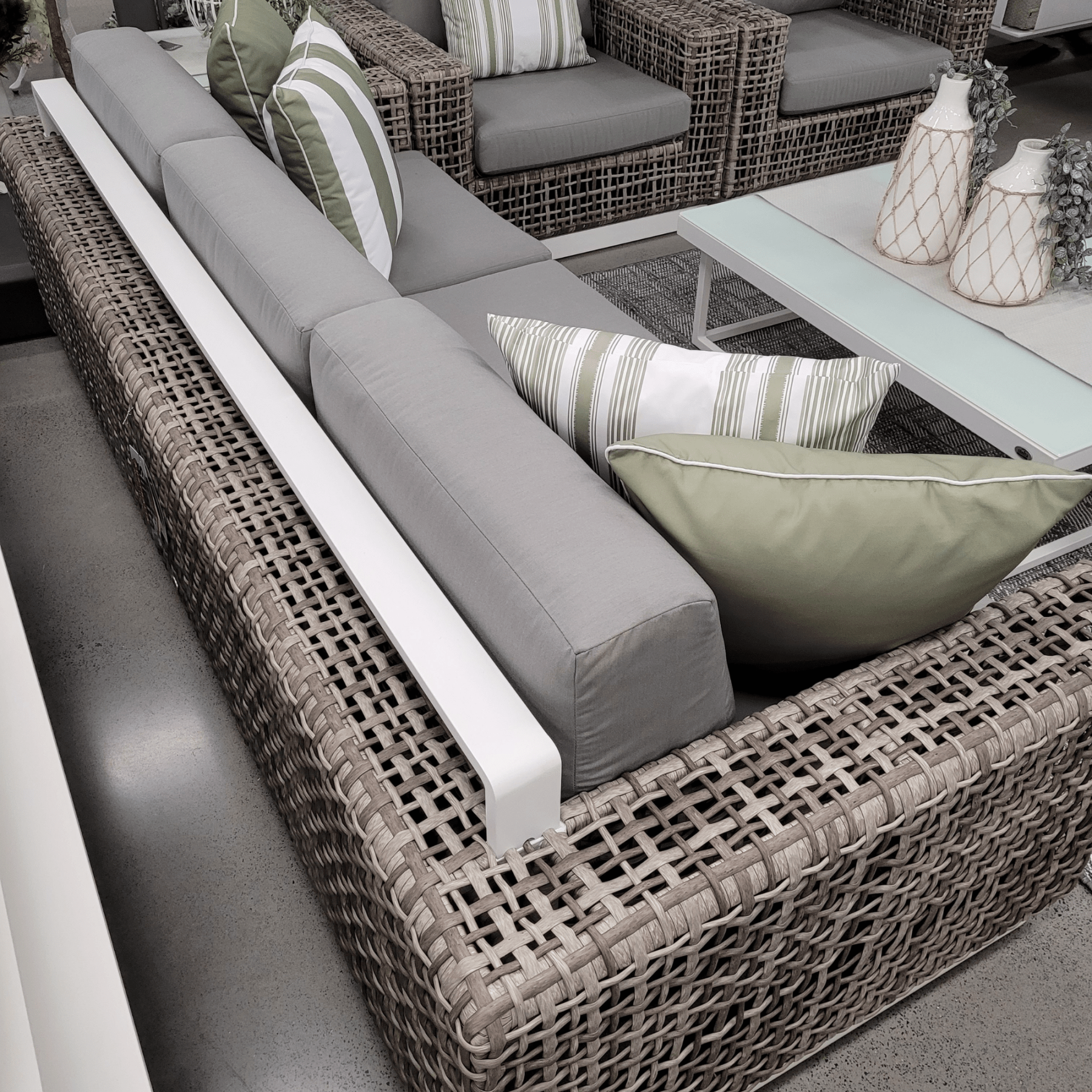 Atlanta wicker lounge - 5 piece outdoor lounge set - Lume Outdoor Living