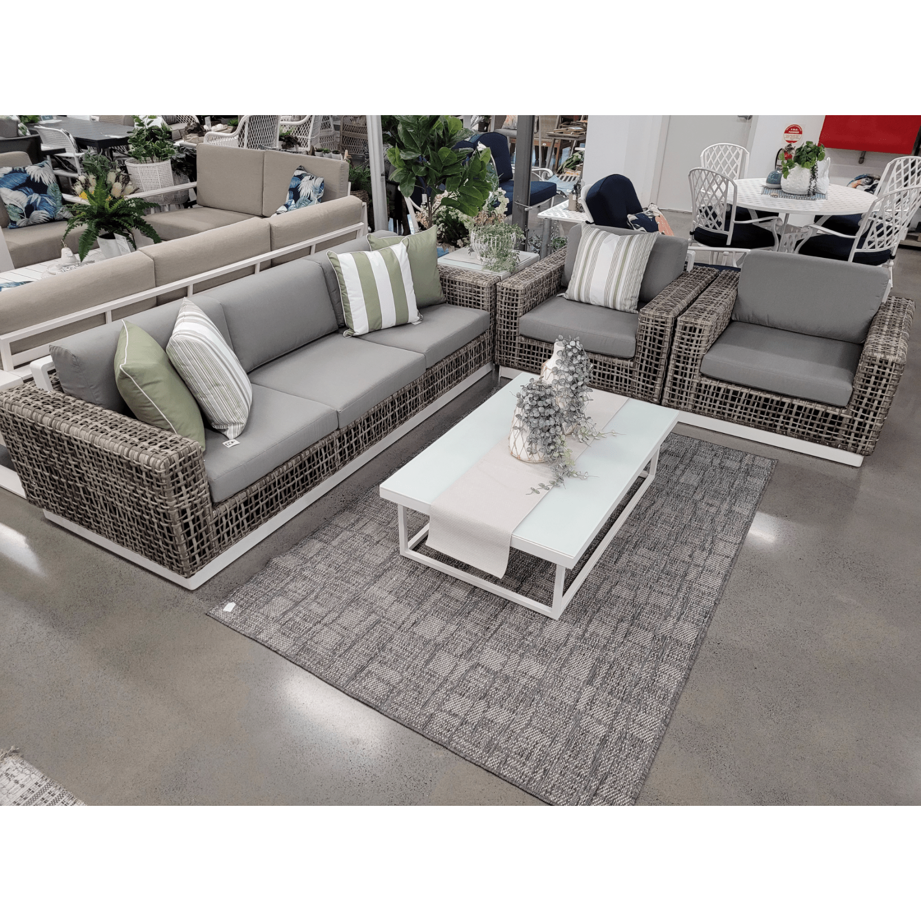 Atlanta wicker lounge - 5 piece outdoor lounge set - Lume Outdoor Living