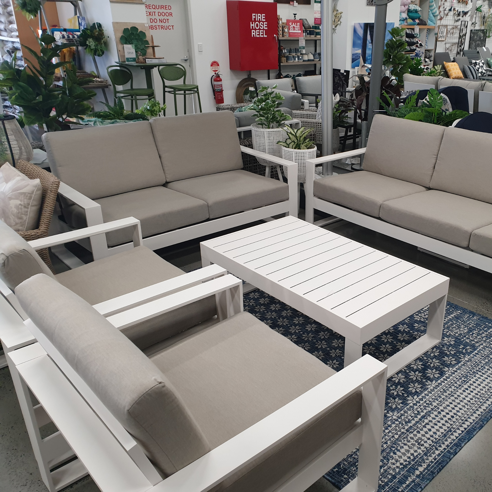 Douglas Lounge White - 5 piece outdoor lounge setting