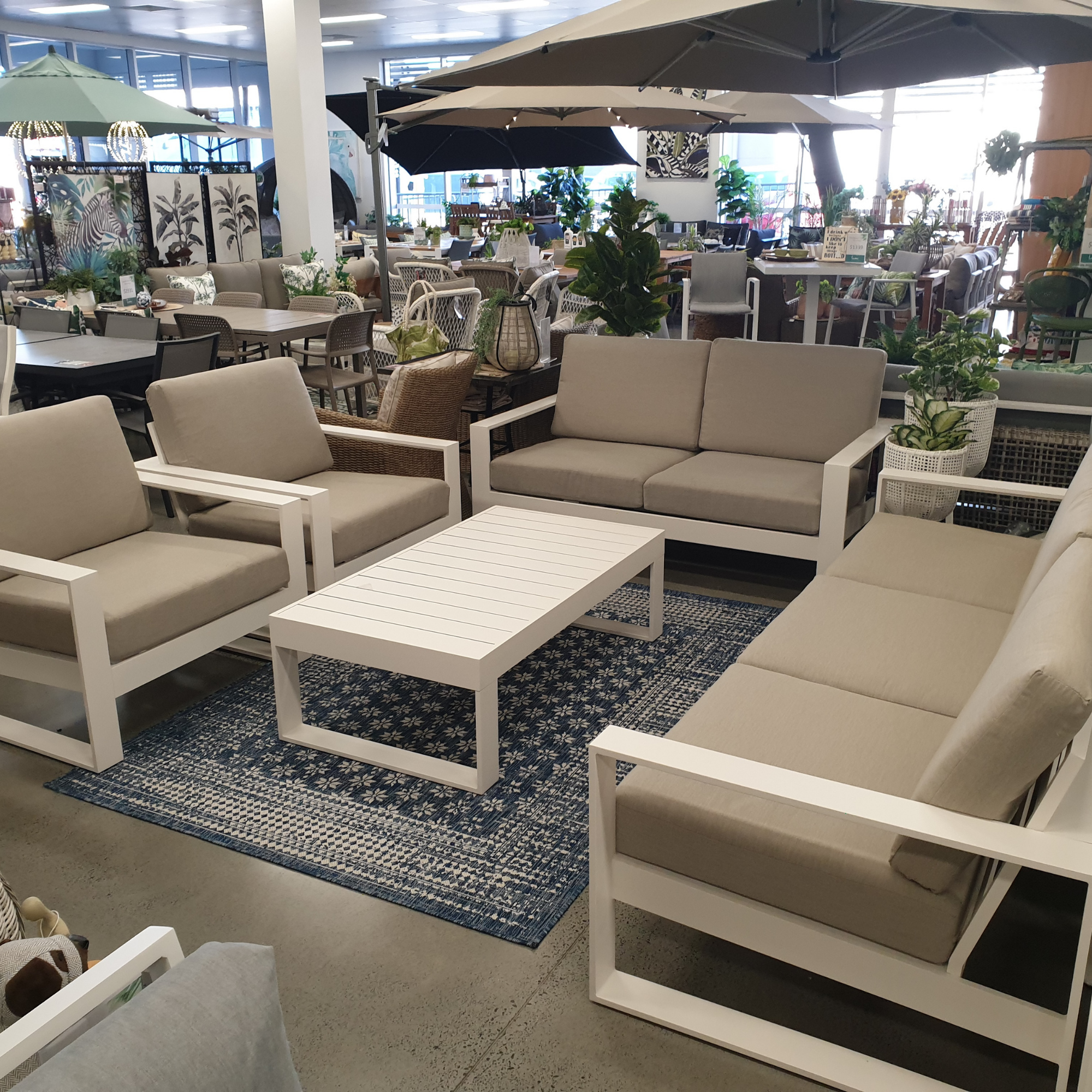 Douglas Lounge White - 5 piece outdoor lounge setting