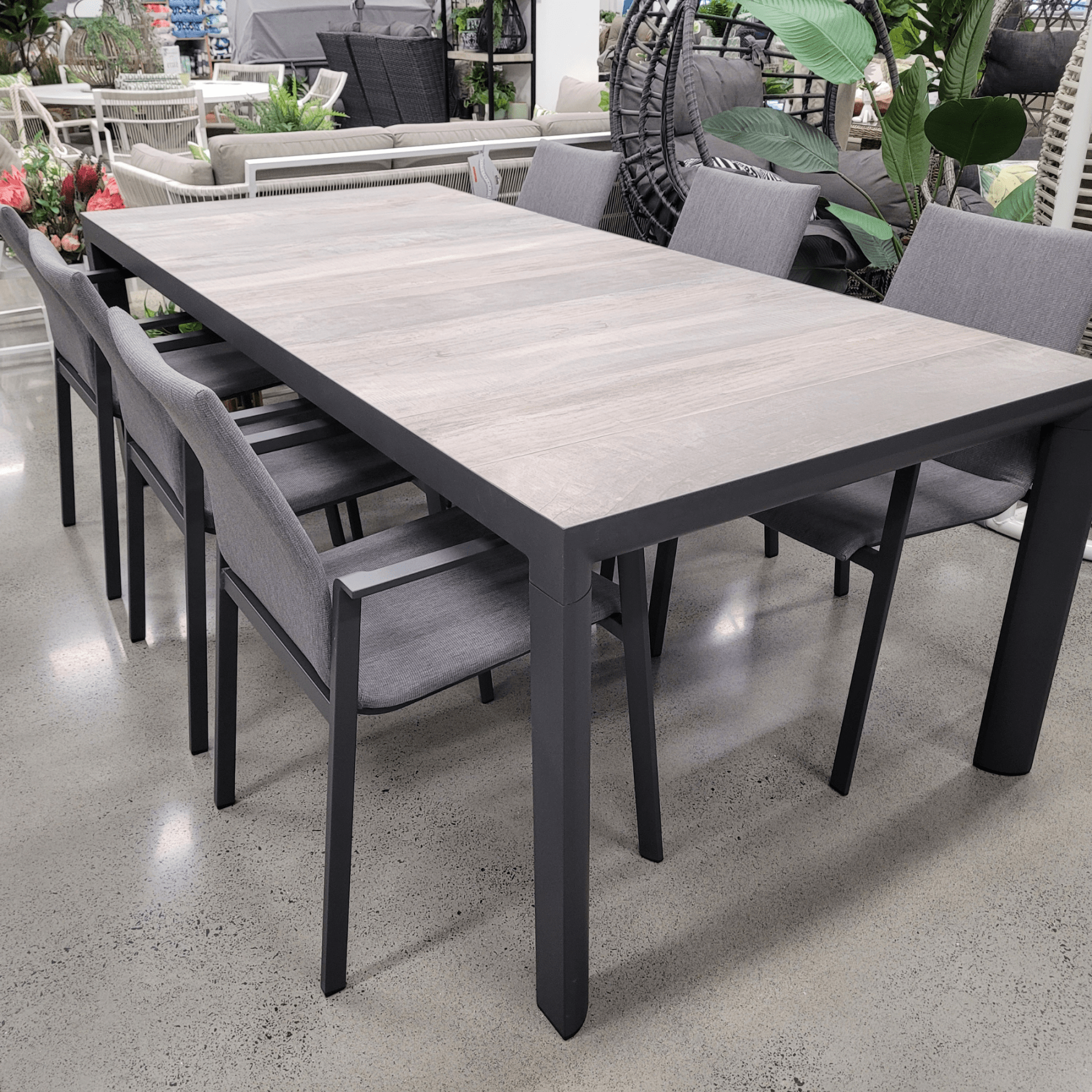 Memphis table & Bronte dining setting charcoal / wood - look - Lume Outdoor Living