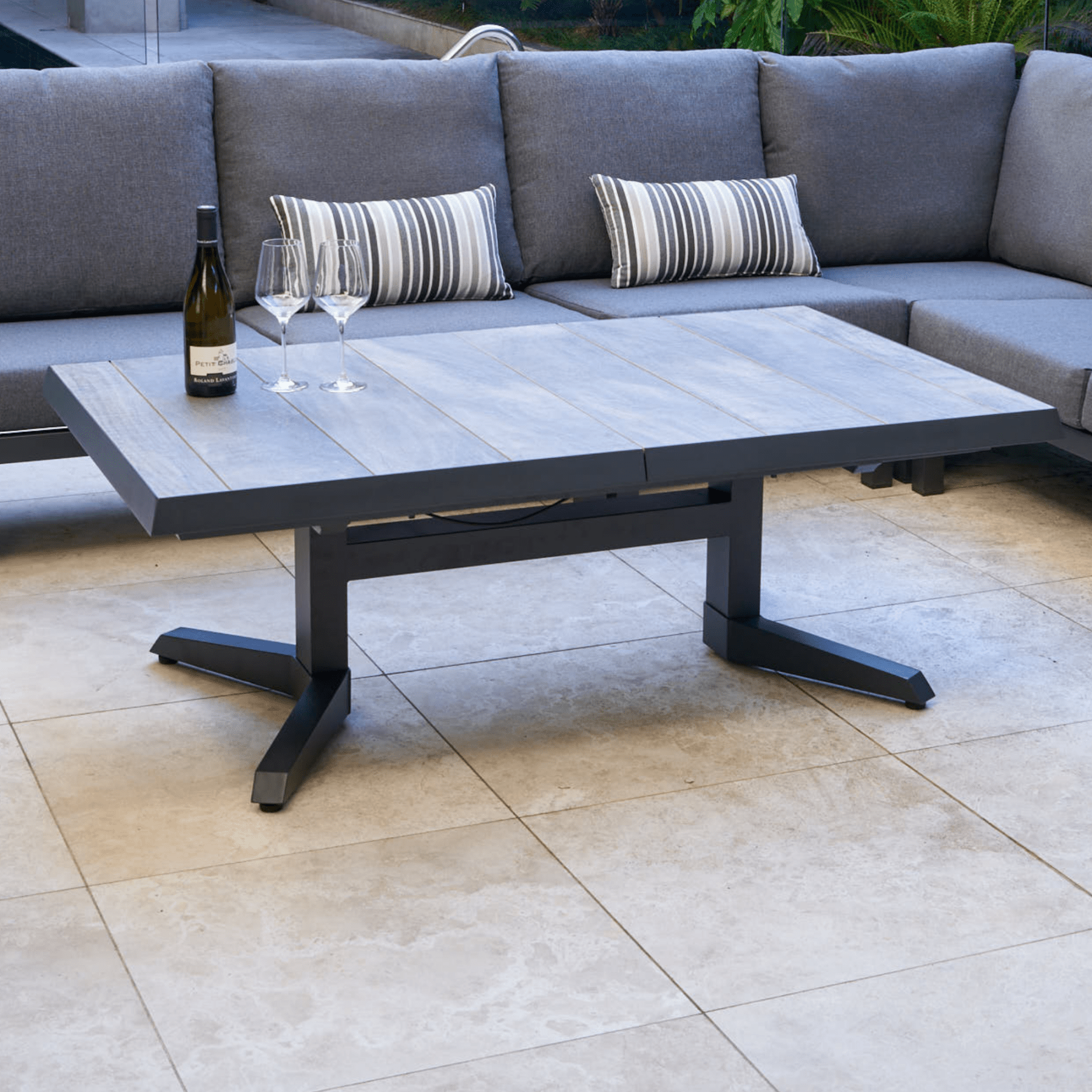 Torquay length and height adjustable - outdoor extendable table - charcoal/wood - look - Lume Outdoor Living